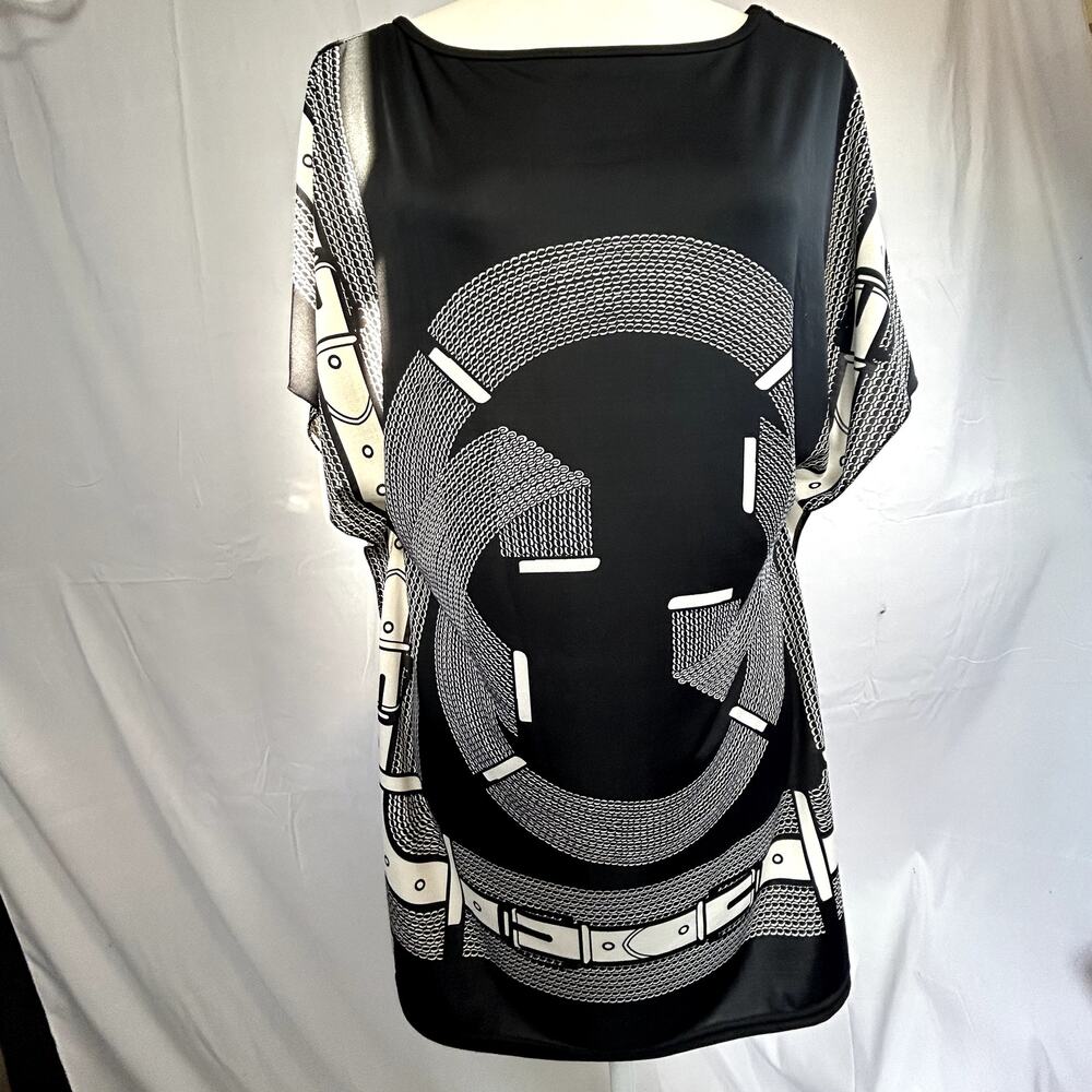 SKU2670 Women's Black & White Dashiki African Print Flowy Blouse